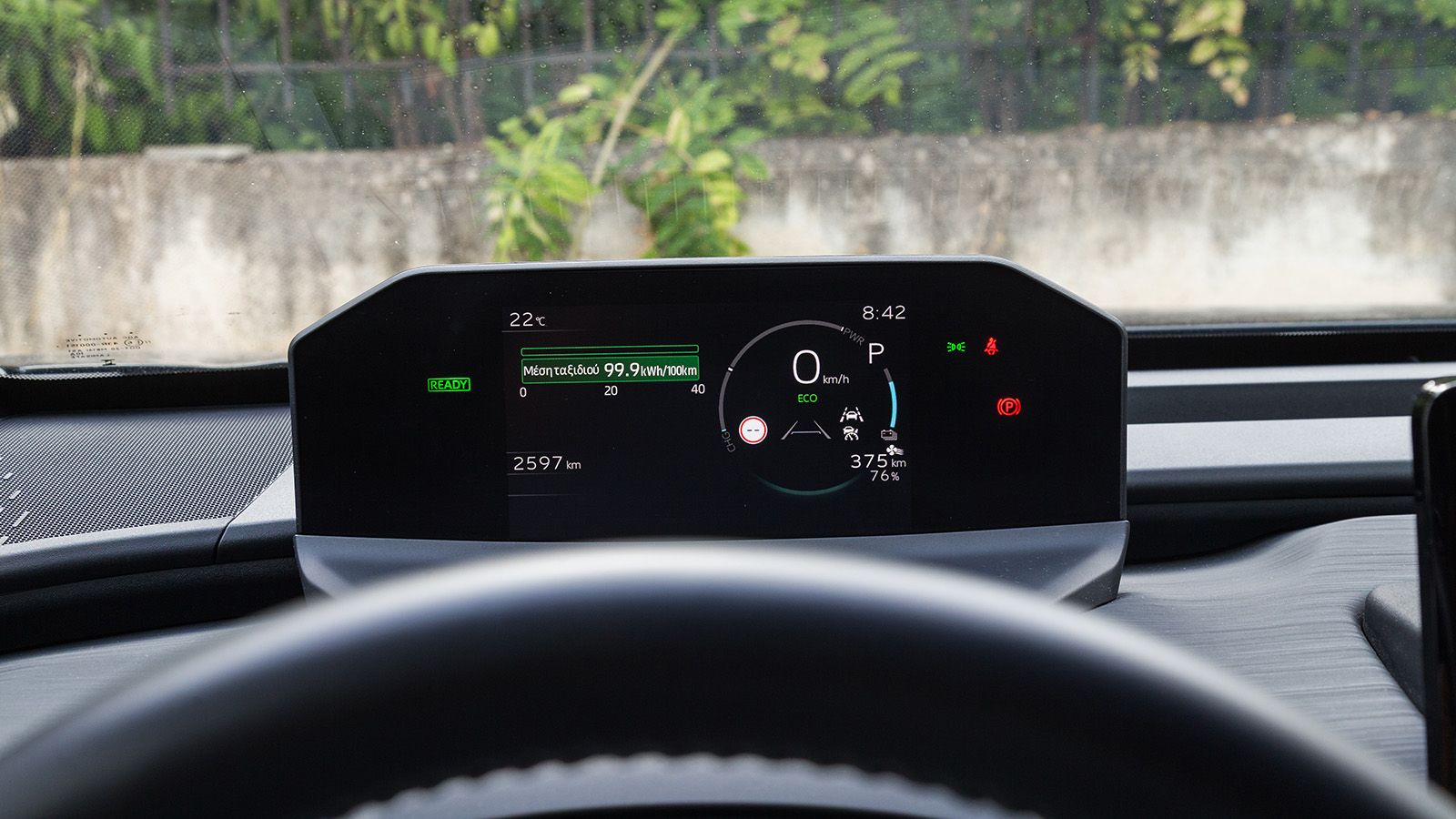 Toyota C-hr+. Πόσο καλό είναι σε εξοπλισμό άνεσης και ασφάλειας.
